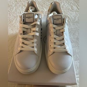 Balmain white leather sneaker with gold trim